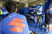 Eugene Laverty testera la Suzuki MotoGP