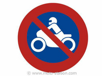Répression : Bientôt 135 € pour une moto stationnée sur le trottoir ?