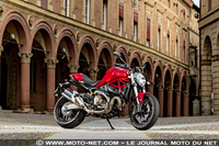 Après le Monster 1200, Ducati continue la refonte de sa gamme roadster avec le Monster 821. C'est à Bologne, où se situe l'usine de Borgo Panigale,