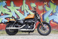 1. Harley Davidson Sportster Iron 883 : le retour de la "Dark"