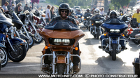 Absente du catalogue Harley-Davidson en 2014, la Road Glide et son fameux Shark Nose fait son grand retour en 2015, y compris en France où la version