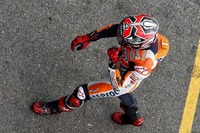Marquez une pole et un rempart...