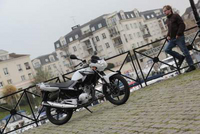 1. Essai Yamaha YBR 125 2014 : un monument sur le segment des motos 125