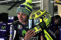 Cap sur la neige pour le casque " winter test " de Valentino Rossi