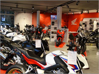 Ristori Motos à Genève inaugure son garage aux normes "Honda 2015"