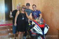 Les frères Espargaro ont apporté la moto de Dani Rivas à sa famille