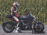 Ducati Diavel : Un sport cruiser DVT pour 2016 ?
