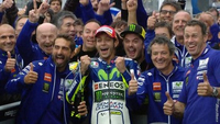 Silverstone, MotoGP : Rossi gagne, élimine Marquez. Petrucci et Dovi repoussent Lorenzo
