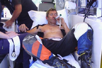 Troy Bayliss se fracture une vertèbre en dirt track australien