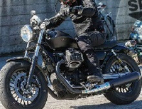 Une V7 bobber en approche