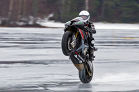 Le record du monde de vitesse en wheelie sur glace