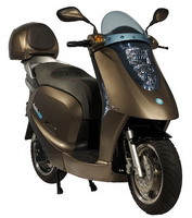 La ville de Paris choisit le scooter électrique frenchy Artelec 670