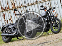 Harley-Davidson 883 Iron vs Moto Guzzi V9 Bobber : Full métal jacket !