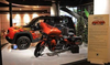 Harley-Davidson au MotorVillage des Champs-Elysées en mode garage du Père Noël