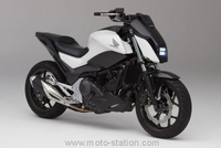 Honda Riding Assist Motorcycle : La moto qui penche sans tomber !
