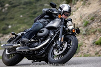 Street Rod vs Sportster Roadster : Deux customs sportifs chez Harley-Davidson