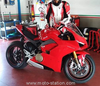 La première photo de la Ducati Desmosedici Stradale ?