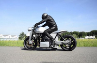 Des étudiants suisses créent une moto électrique à deux roues motrices