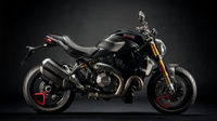 La Ducati Monster 1200 S se pare d'une robe "Black on Black"