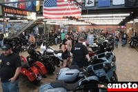 A l'intérieur d'une concession Harley Davidson à Milwaukee