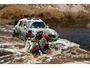 Le bel esprit du Dakar entaché : un pilote moto est littéralement poussé à l'eau.
