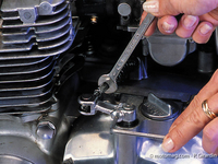 Comment régler le levier d'embrayage de sa moto