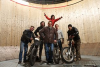 Spectacle : le Mur de la Mort, attraction foraine avec des motos !