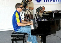[VIDEO] James Toseland joue le piano pour Marco Simoncelli et sa fondation