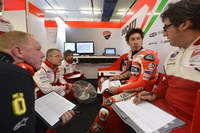 Nicky Hayden semble satisfait...lui aussi !