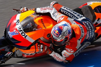 Casey Stoner entre Hailwood et Doohan au palmarès