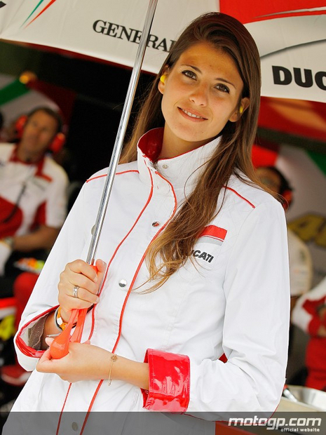 Paddock girl du grand prix moto sur le circuit du Mans 2012