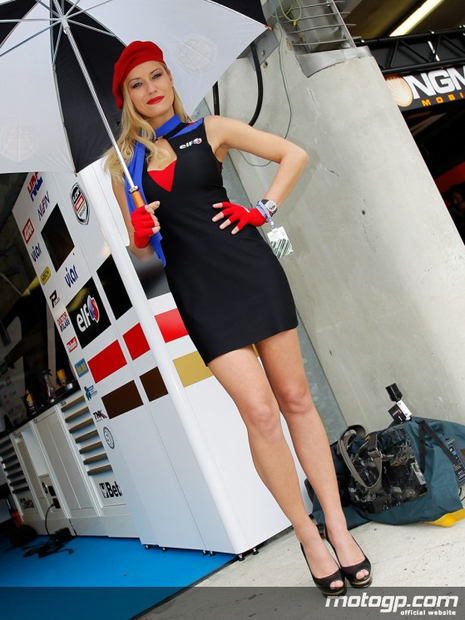 Paddock girl du grand prix moto sur le circuit du Mans 2012