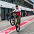 Le MotoGP rend hommage à Super Sic, à bicyclette