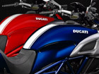 News moto 2013 : Nouveaux coloris pour les Ducati Superbike, Streetfighter, Diavel et Monster