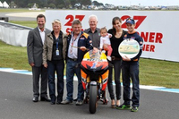 Casey Stoner a inauguré son virage en famille