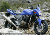 Depuis sa sortie fin 2003, la Kawasaki Z750 est le cauchemar de la concurrence : indétrônable en tête des ventes françaises, elle affiche en outre