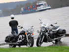 Comparatif motos Harley-Davidson 1690 Road King vs Moto Guzzi 1400 California Touring : Deux rois pour une couronne