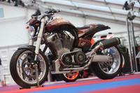 Le Festival Automobile International s'ouvre à la moto