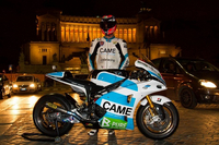 Petrucci roule dans Rome avec sa MotoGP