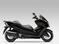 1. Essai Honda Forza 300 : le scooter "Low rider"