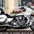 La Kawasaki VN 1700 Voyager a beau ressembler à la célèbre Harley Davidson Electra Glide, son patrimoine mécanique lui, est bien différent. Car si la