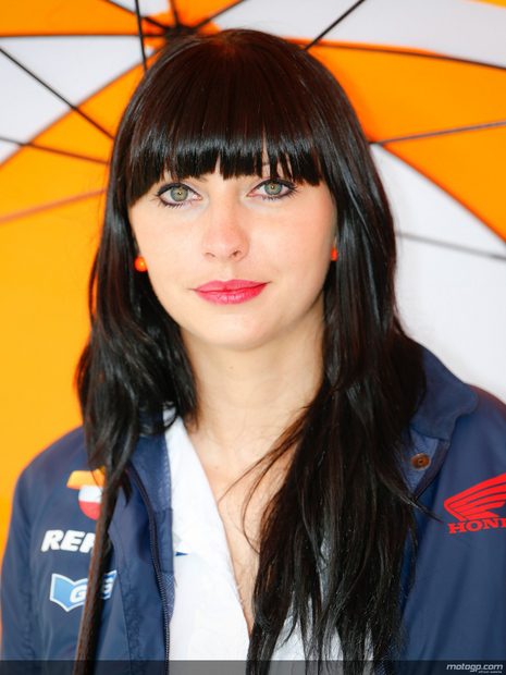Umbrella girl du grand prix moto sur le circuit Bugatti 2013