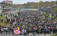 3 000 motards à Brno en hommage à Marco Simoncelli