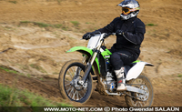 Kawasaki France présentait récemment au Domaine de la Butte Ronde (Yvelines) ses nouveautés moto et quads off-road 2014. L'occasion pour Moto-Net.Com