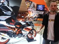 Vidéo Salon de la Moto Paris 2013 : Banditoss, du forum MS, a déclaré sa flamme à la KTM RC 390